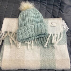 Abercrombie & Fitch Light Blue Beanie and Cream Plaid Scarf Set